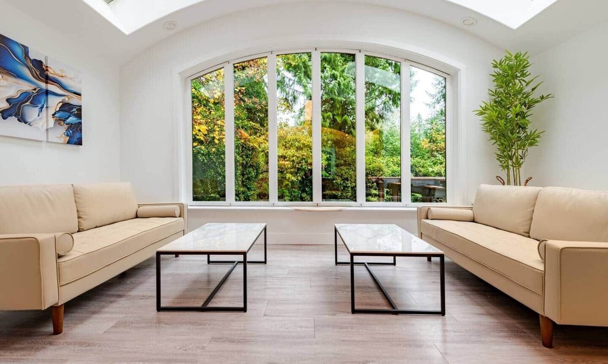 West Vancouver House | Serene 5-BR Nature Retreat w/Hot Tub