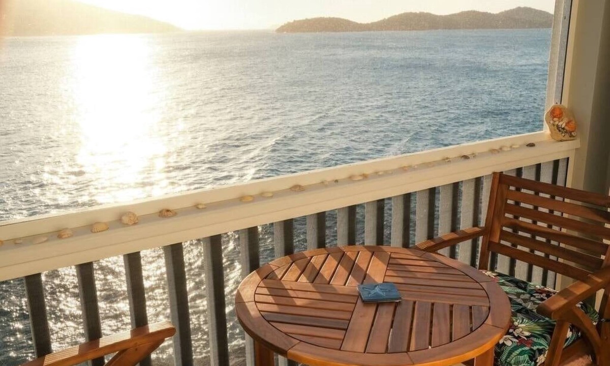 Estate Hull Condo | Serene Escape + 3 Mins to Beach + Dining