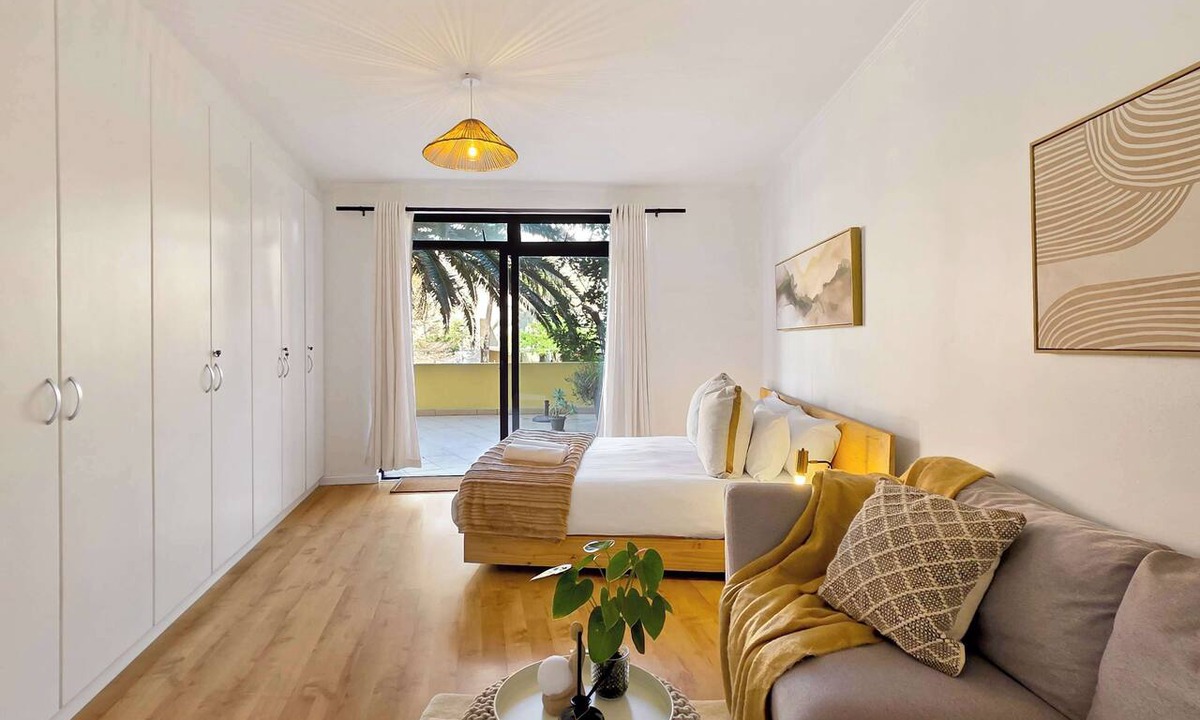 Century City Apartment | Serene Family Estate, Pools, Parks & Free Parking