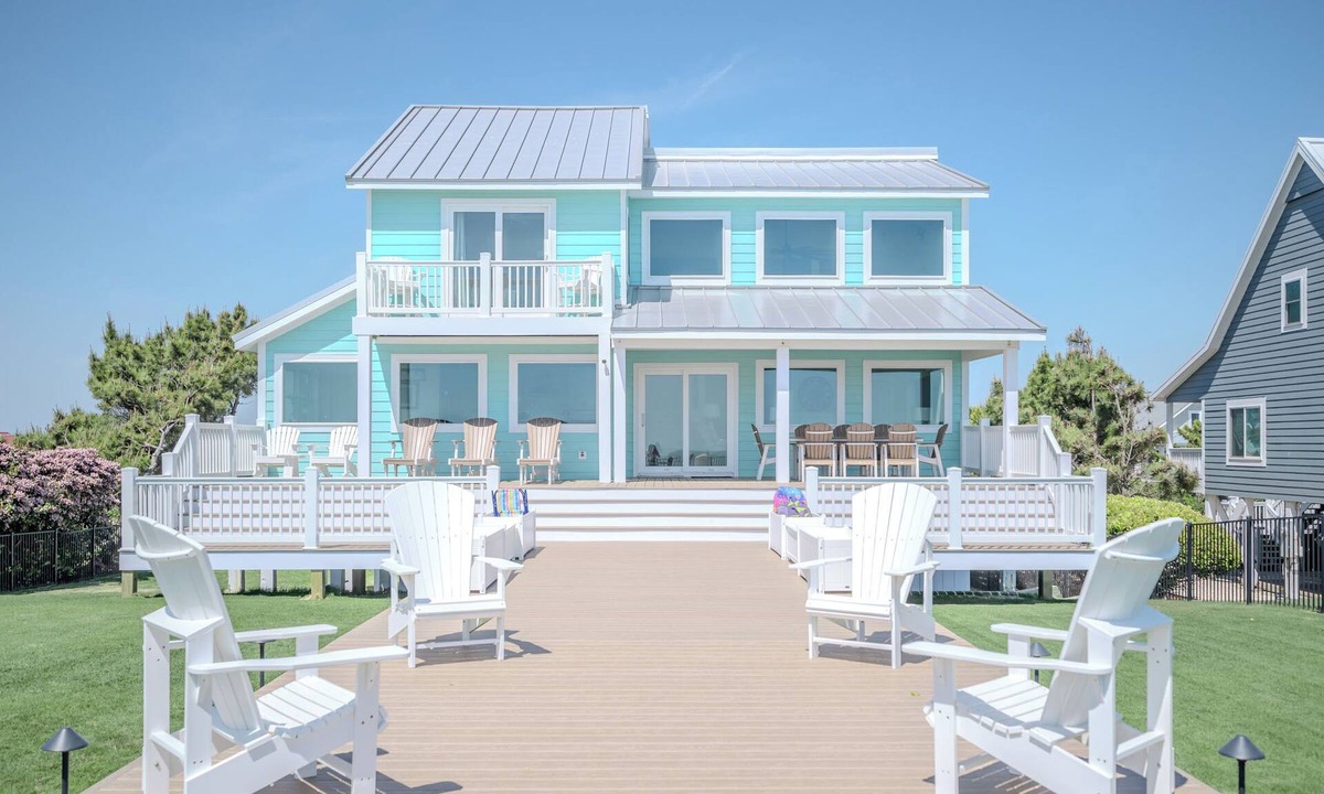 Caswell Beach House | Serenity by the Sea: Nostalgic Oceanfront Home with Room for the Whole Family