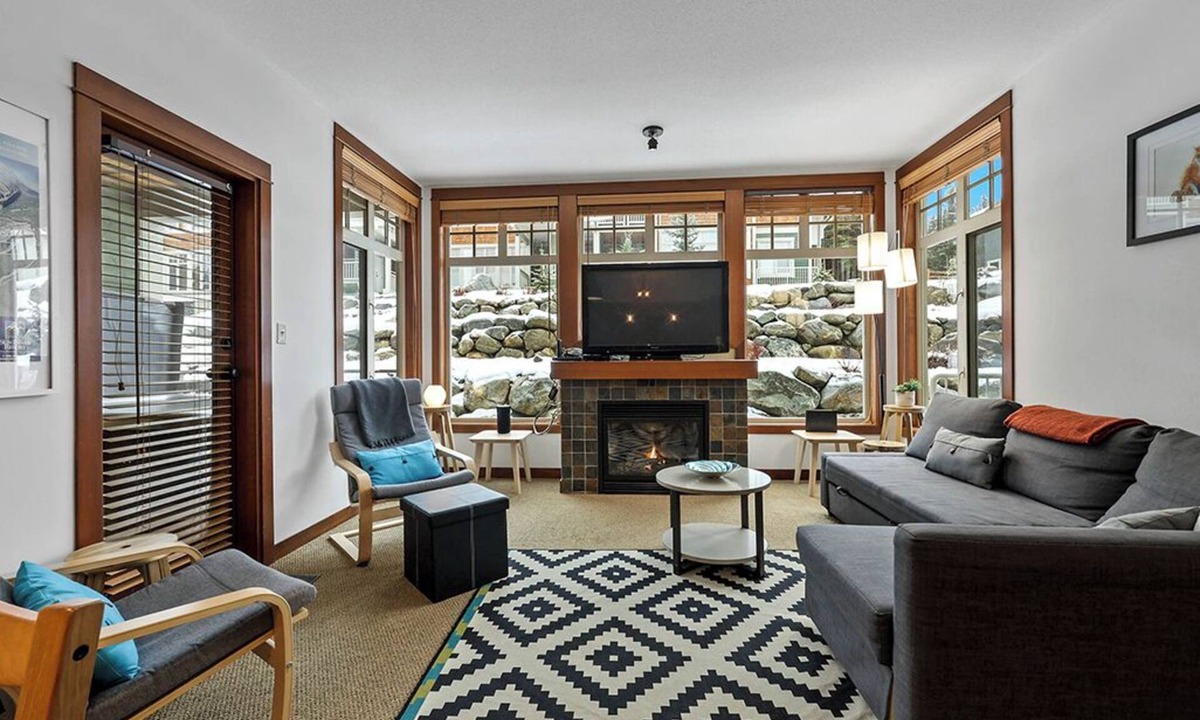 Sun Peaks Condo | Settler's Crossing 49: Modern, Pet Friendly, 2BDRM Condo w/Hot Tub