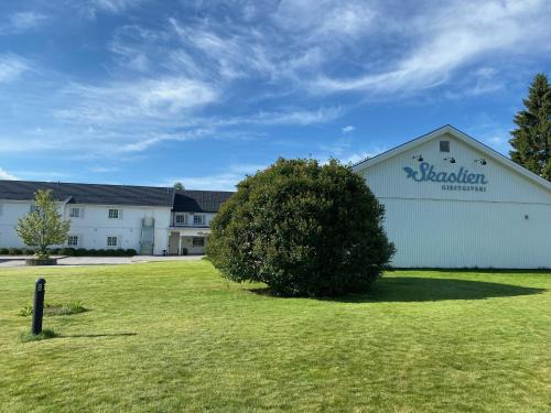 Kirkenaer Hotel | Skaslien Hotel & Guesthouse