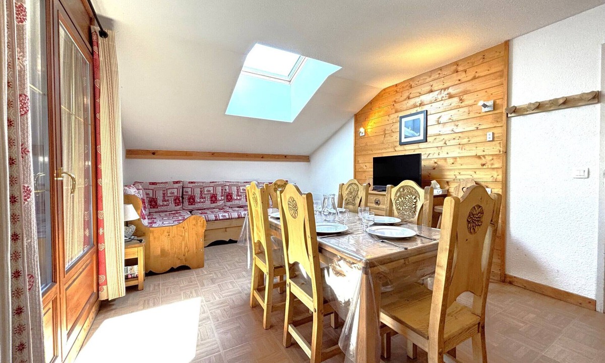 Flumet Apartment | Ski-in apartment with indoor pool