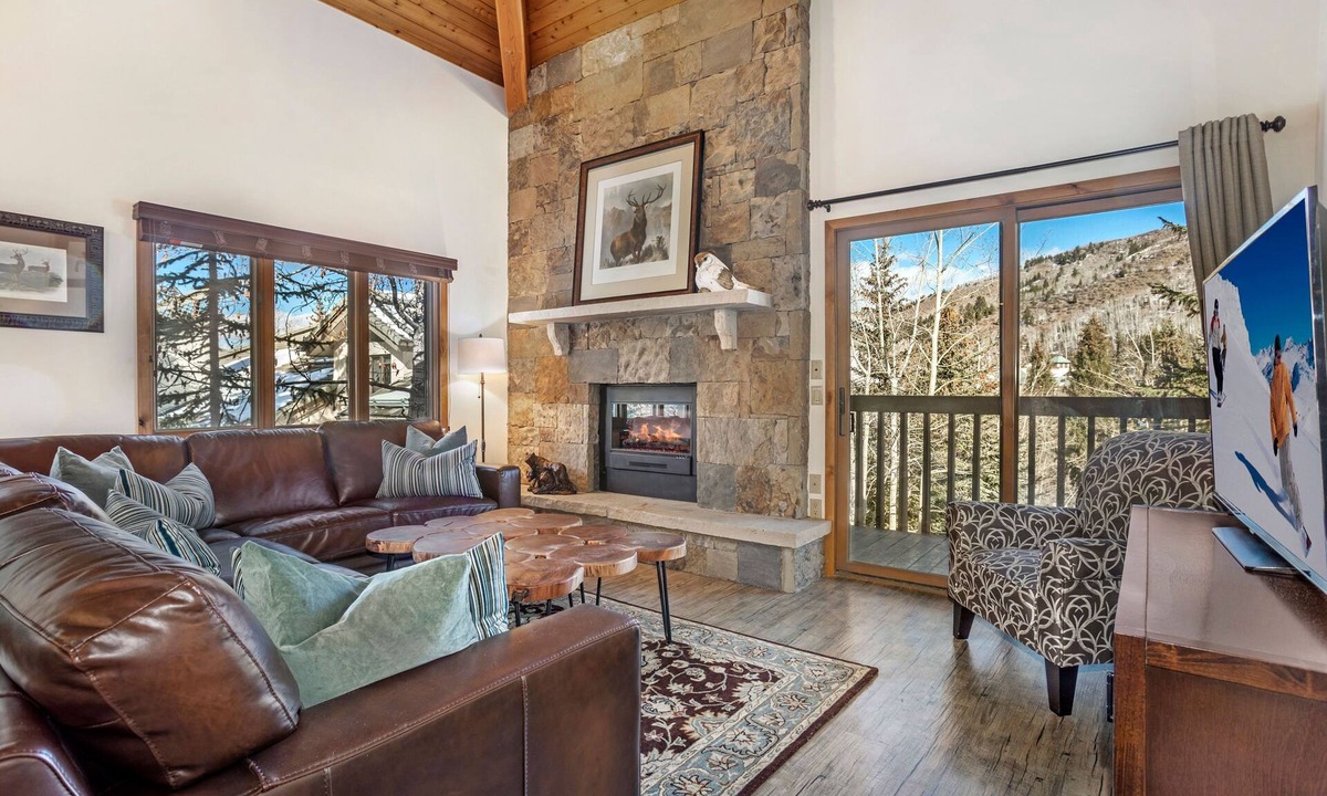 Beaver Creek Condo | Ski-In/Out, Top Floor, Corner Unit, Short Walk to Village & Ski School, Hot Tub