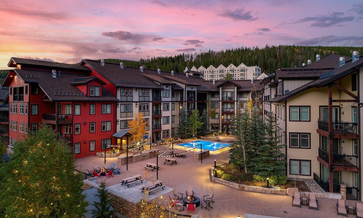 Winter Park House | Ski In Out Village Condo 4474 I Huge Hot Tub I Great Views I Heated Garage I Discounted Attractions