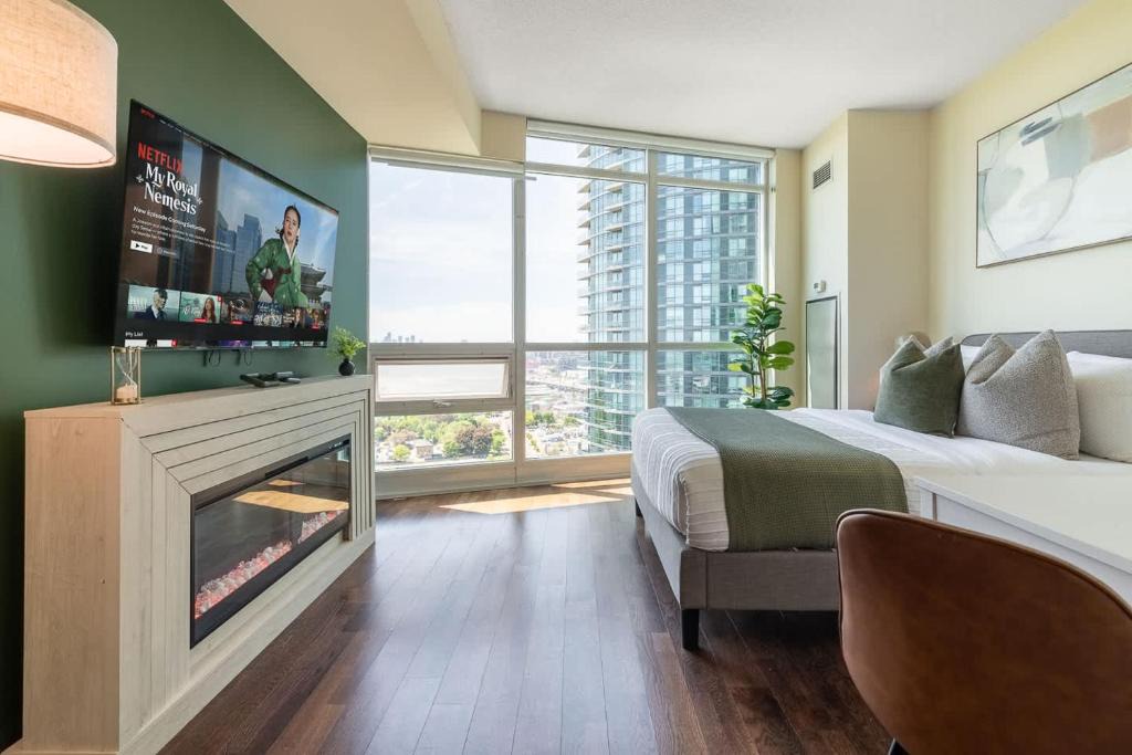 Fort York Apartment | Sleek studio in Fort York walk to lake & Liberty