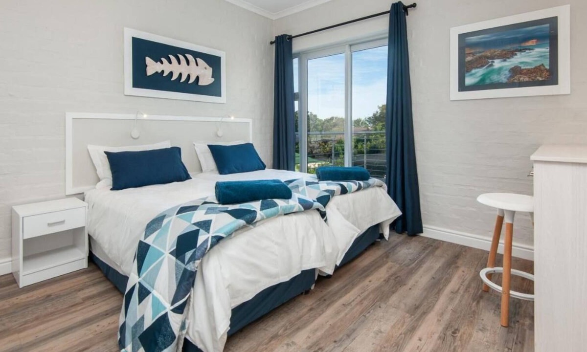 Kleinbaai Other | Slip-A-Way Lodge 5 bed Sleeps 10