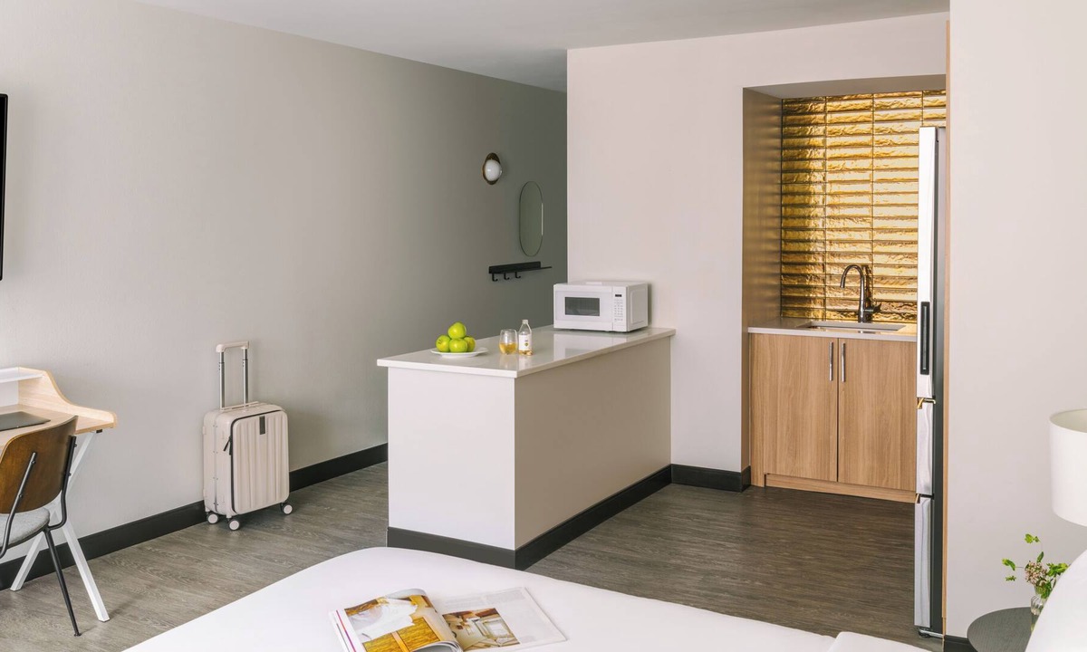 Connecticut Ave - K Street Apartment | Sonder The Quincy | Accessible King Room+ w/ Roll-in Shower