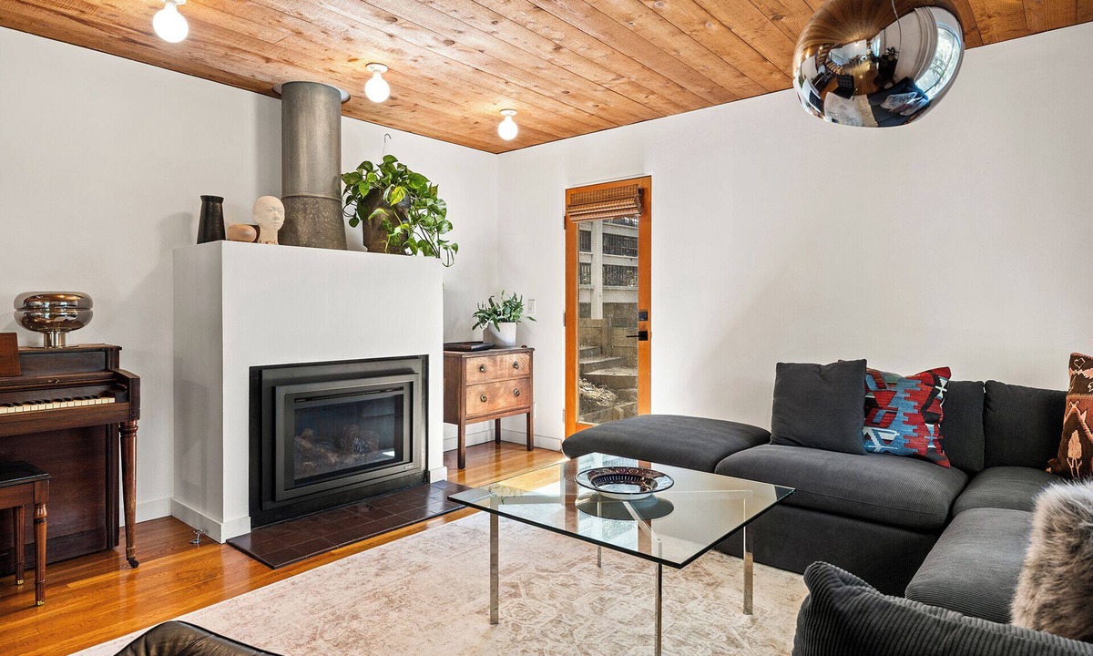 Topanga House | Spacious 3BR/2BA Topanga Home – Nature Retreat w AC and Laundry
