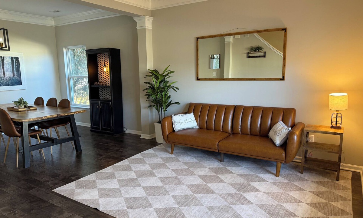 Charlotte House | Spacious 4-bedroom house near to everything in Charlotte