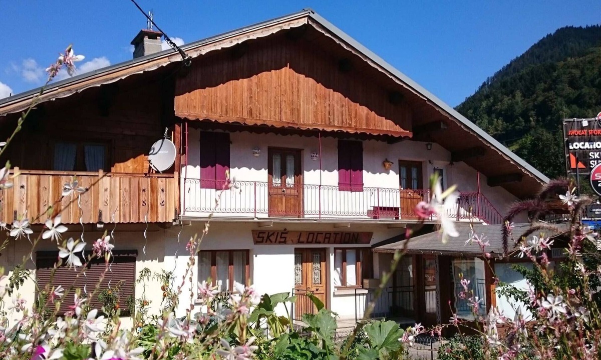 Areches Apartment | Spacious 6-Person Apartment with Southern Balcony in Beaufort Village