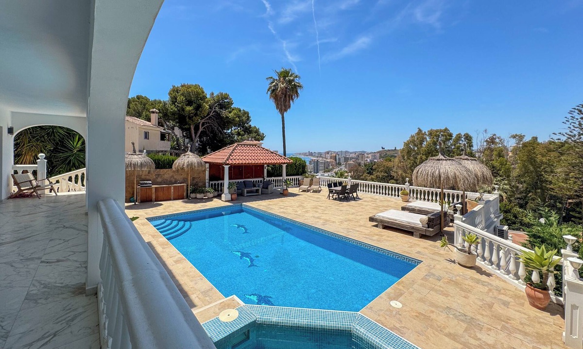 Torreblanca Villa | Spacious 8-bedroom villa in perfect Fuengirola with private pool