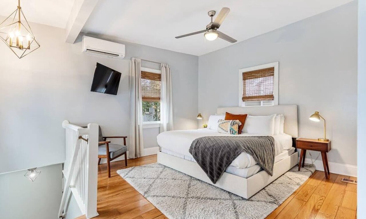 Westside Apartment | Spacious and Quiet One Block off King Street