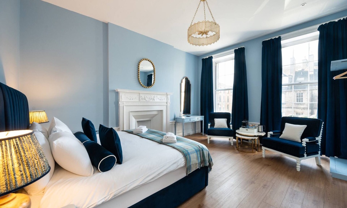 New Town House | Spacious Bedroom on Frederick St - Room 5 (2nd floor)