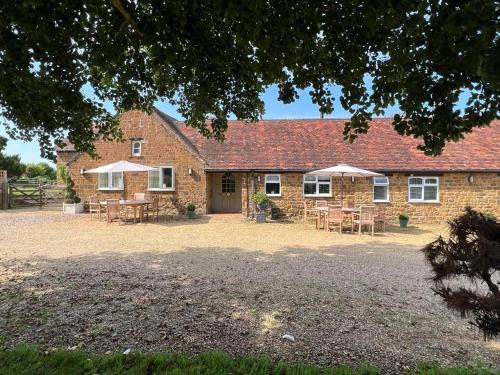 Northend House | Spacious Cottage in Idyllic Spot