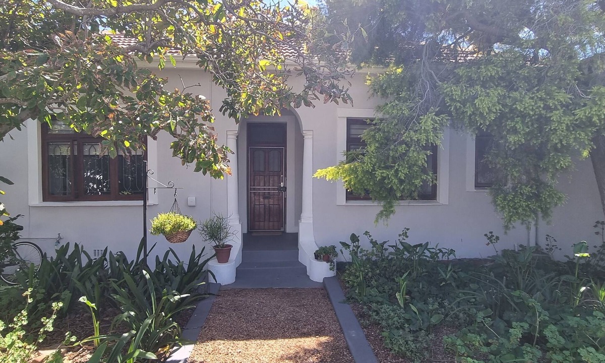 Mowbray House | Spacious family home. Fully equipped and close to all amenities.