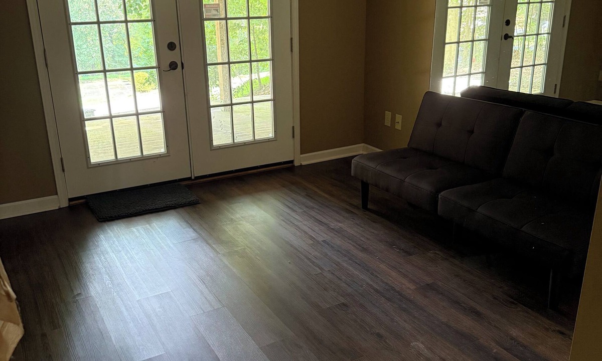 Winston - Salem House | Spacious mountain style home with jacuzzi tub. Sleeps 1-12 comfortably. Dogs ok.