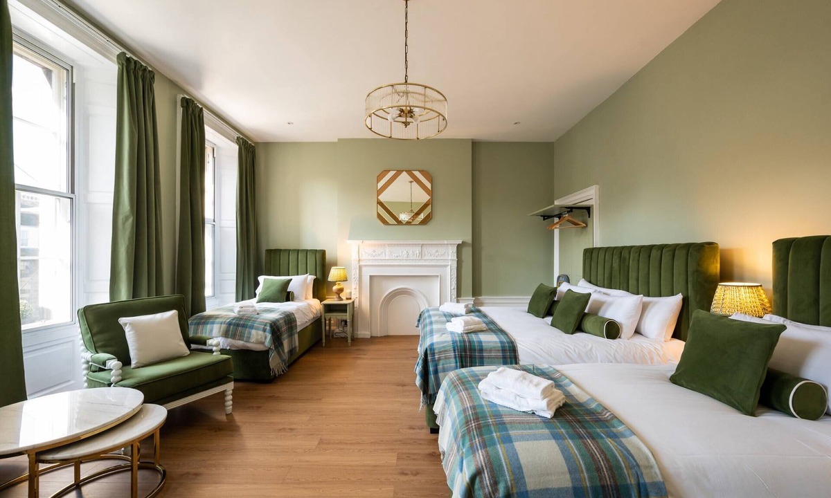 New Town House | Spacious Room on Frederick St - Room 6 (2nd floor)