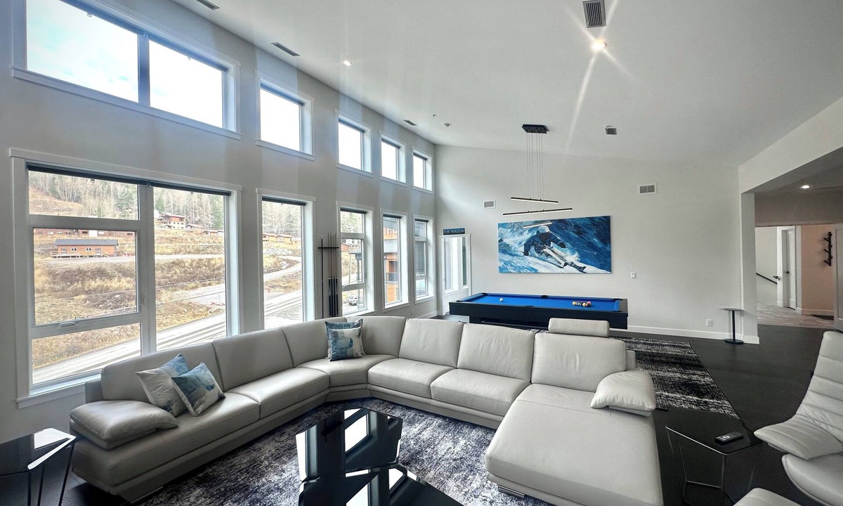 Sun Peaks Condo | Spectacular Ski-in/Ski-out Penthouse at Sun Peaks. Panoramic Mountain Views!