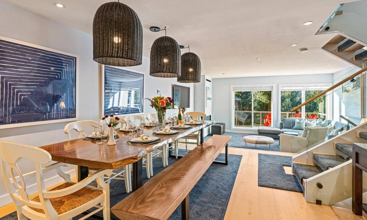 Blueberry Hill Ski Chalet | St Mortiz Townhome - Walk to Whistler, Alta Lake, Whistler Golf Course