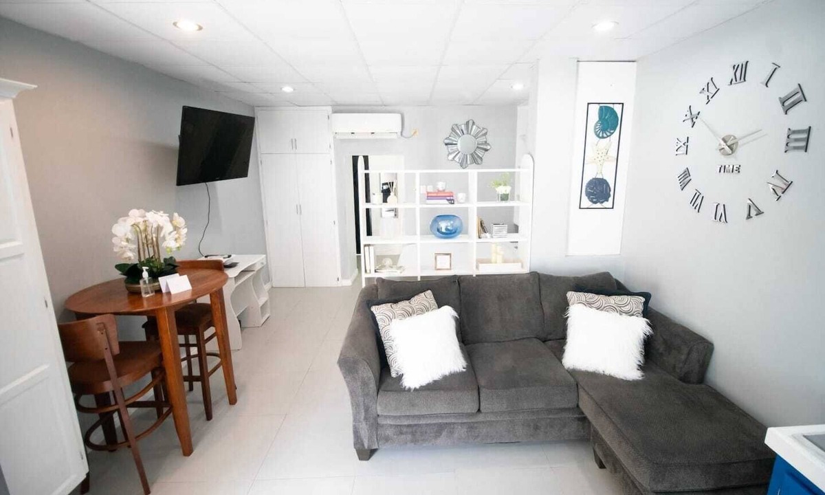 Saint James Apartment | Stacys Place #3: Studio Apartment