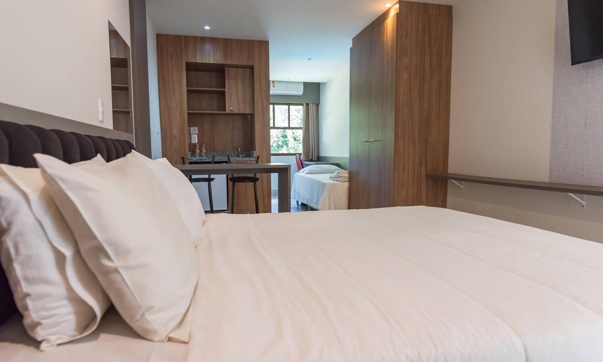 Nova Friburgo Hotel | Standard Suite | Pool, BBQ & 1 mi to Ponto 1 Shopping