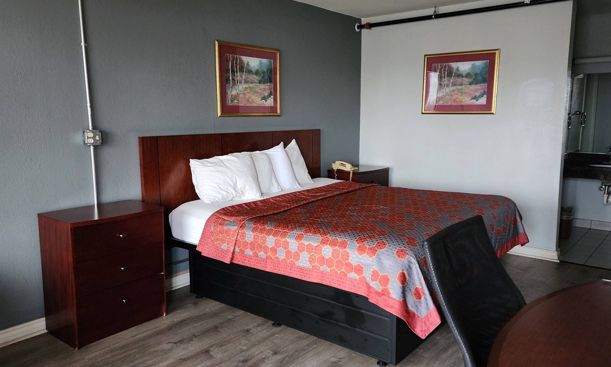 Lansing Hotel | Starway Inn