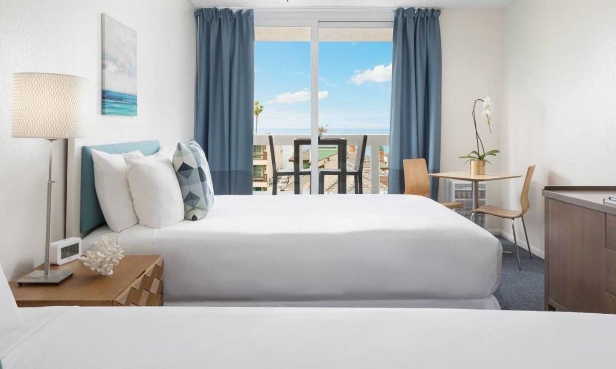 Laguna Beach Hotel | Steps from the Sand! Outdoor Pools, and Walk to Main Beach Park & Heisler Park