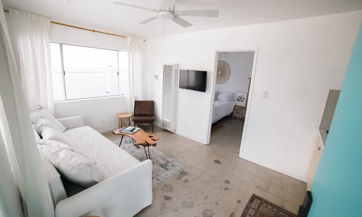 Silver Strand House | Steps from the sand- Tower 4 Beach Duplex Completely remodeled, pet friendly!