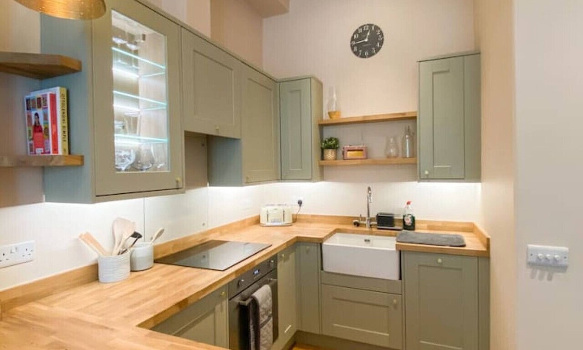 Stockbridge Apartment | Stockbridge ‘Little Gem’ Flat, Sleeps 3