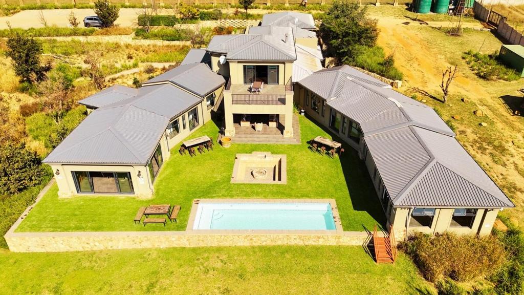 Muldersdrift Villa | Stone`s Throw Manor