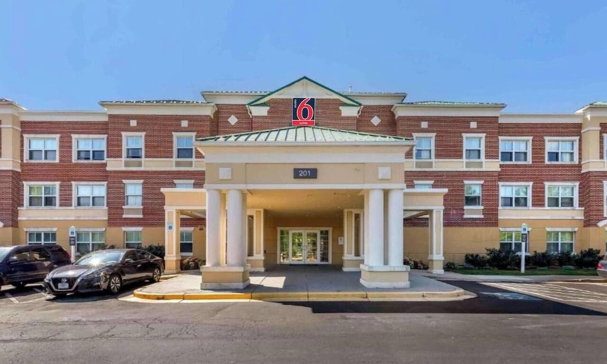 Gaithersburg Apartment | Studio 6 Gaithersburg|Spacious King|Hearing|Kitchen