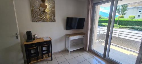 Albertville Apartment | Studio cosy avec parking fermé.