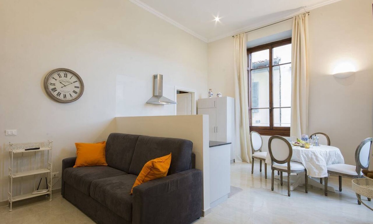 Santa Croce Apartment | Studio Iris in piazza Beccaria in Florence by Mmega