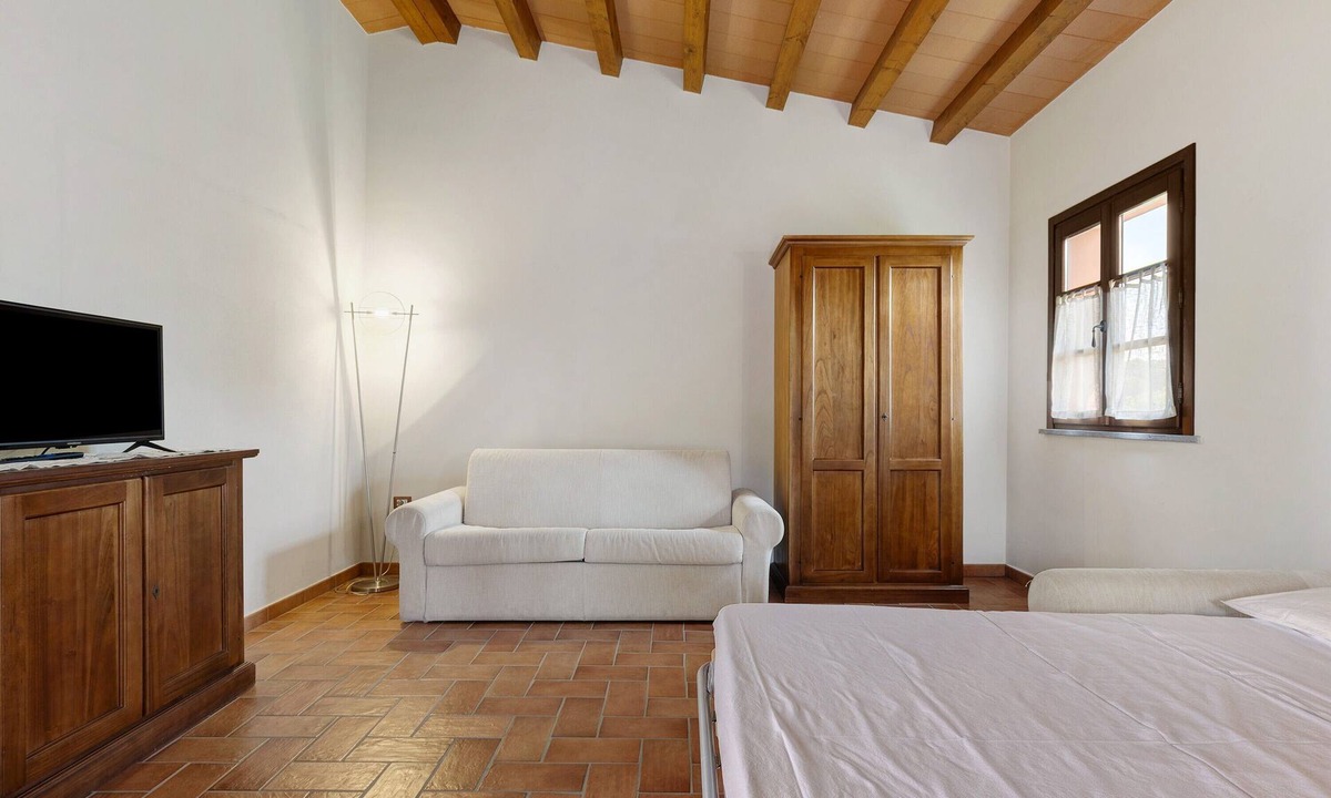 Montopoli in Val d'Arno Apartment | Studio 'Numero 5' with Shared Garden, Balcony and Air Conditioning
