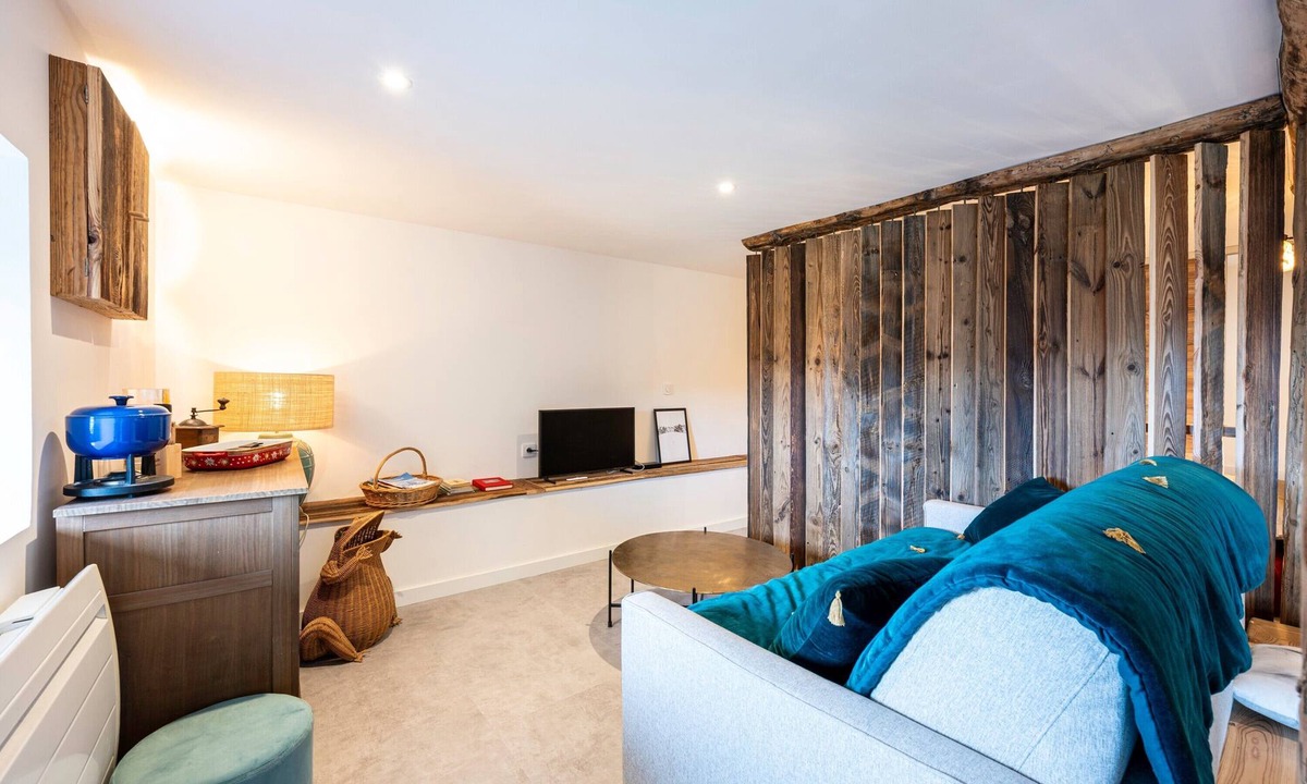 Bisanne 1500 Apartment | Studio 'Le Petit Érable - Mont Blanc View' with Mountain View, Private Terrace and Wi-Fi