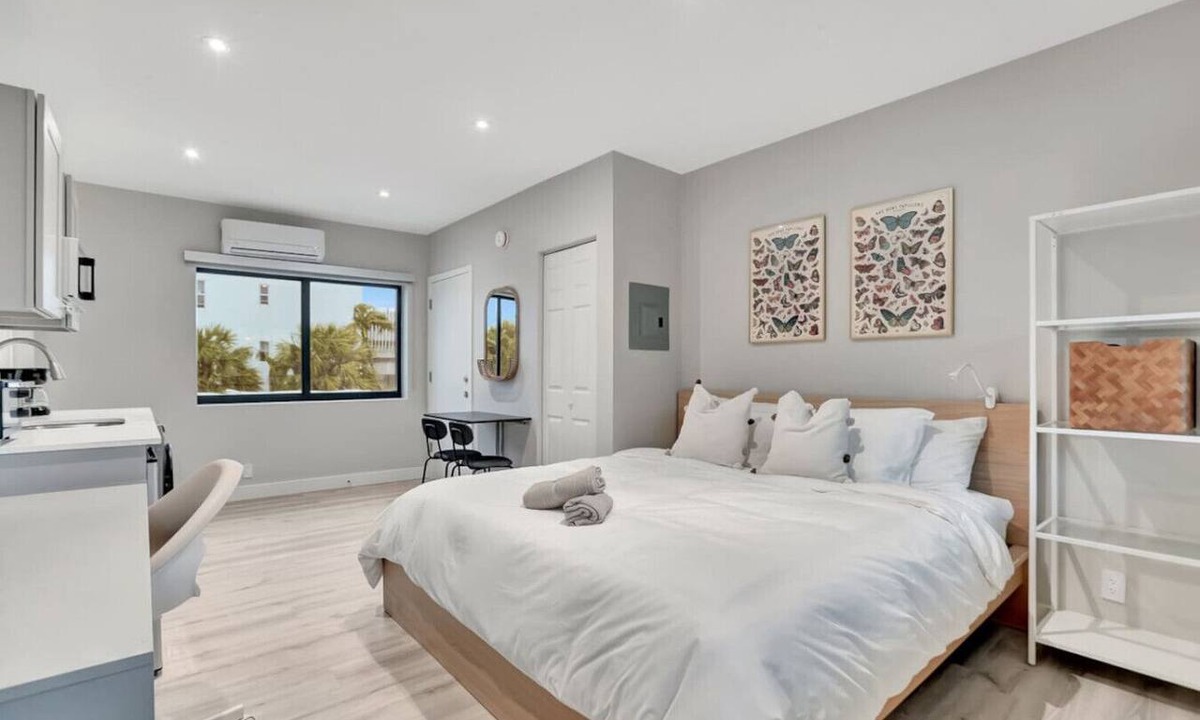 Central Beach Apartment | Studio Right off Las Olas - Steps to FTL Beach #1B