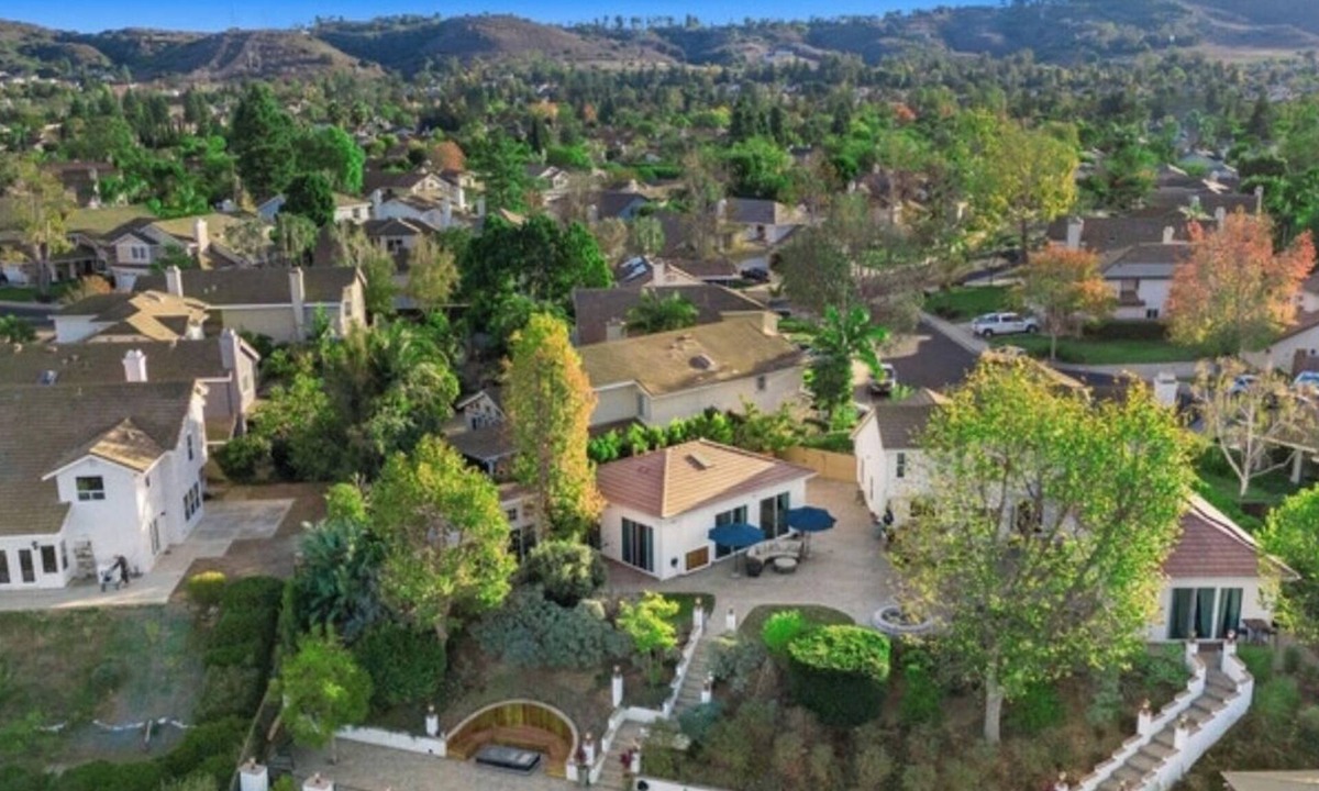 Moorpark House | Stunning 2-bedroom house w/fitness room, outdoor kitchen WiFi in Moorpark