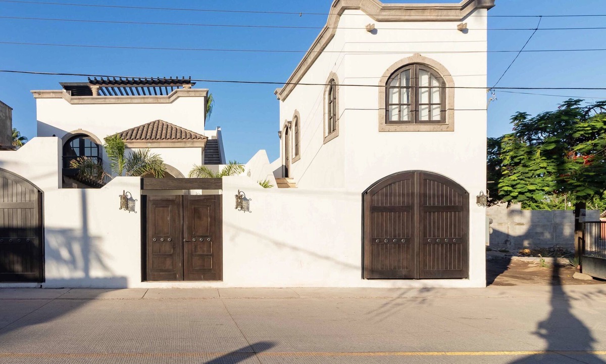 Loreto House | Stunning 3-bedroom home in the town of Loreto.