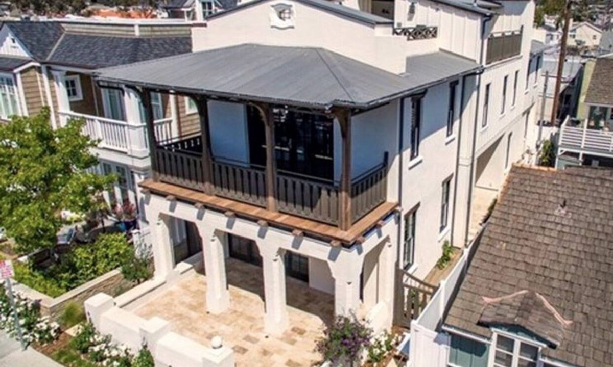 Balboa Island House | Stunning Brand New Custom Home with ELEVATOR to all Three Levels, w/Jacuzzi Spa.