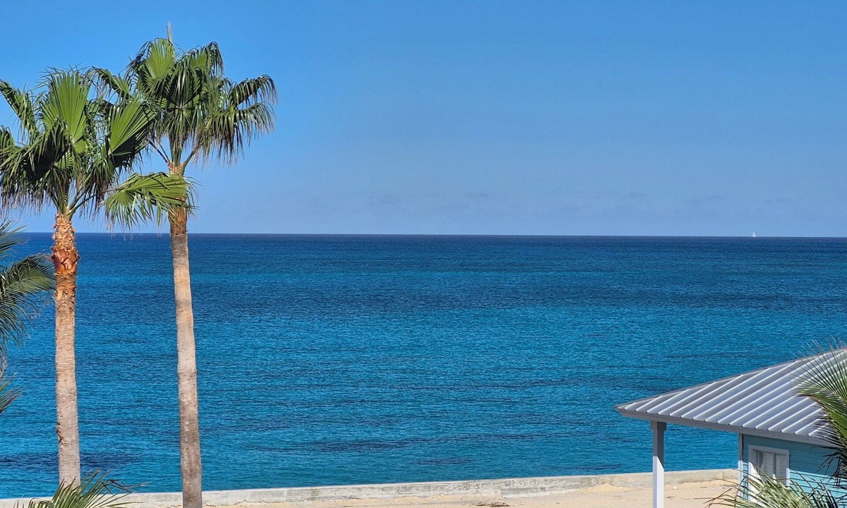 Alice Town Condo | Stunning Caribbean Ocean Views Centrally Located - Golf Cart Arrangements