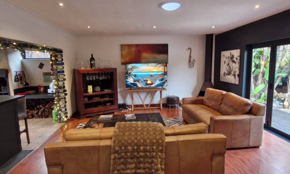 Parklands House | Stunning entertainers delight - Cape Towns Blaauwberg area - Sleeps 8-10