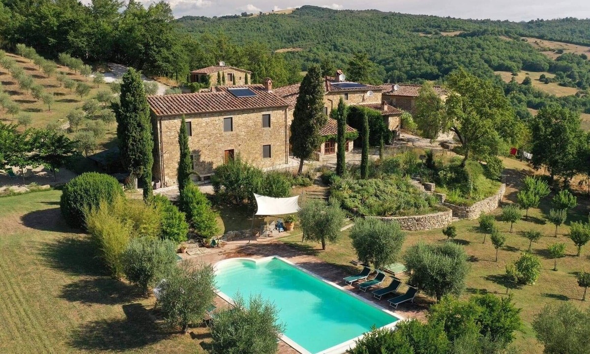 Pieve Santo Stefano House | Stunning, historic 18c Farmhouse - with Private Pool (sleeps 12-13)