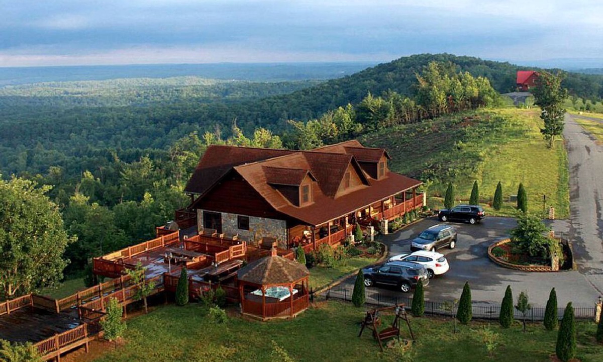 Dobson Cabin | Stunning Luxury Cabin Rental with Hot Tub near Blue Ridge Mountains of North Carolina