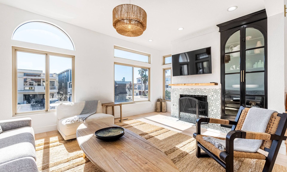 Hollywood Beach House | STUNNING! Ocean Views! Lux Remodeled Modern Beach House. +PELETON .