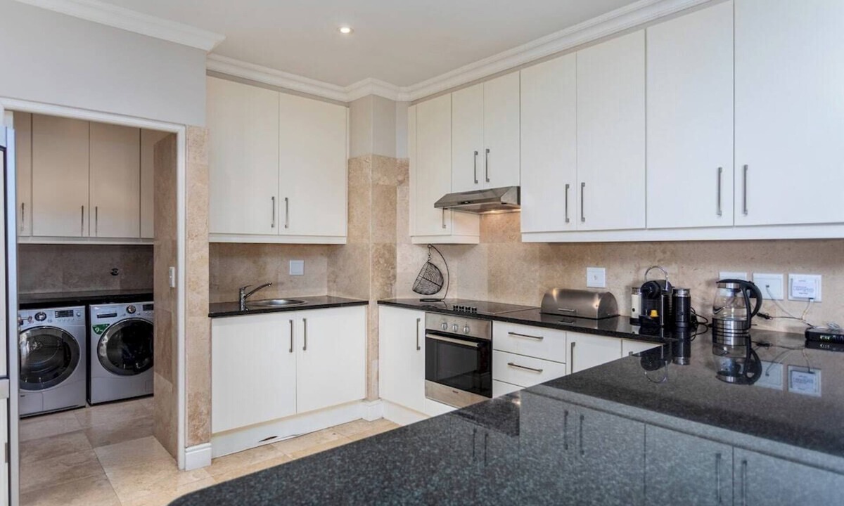 Mouille Point Apartment | Stunning Ocean Views, Platinum Mile by CTHA