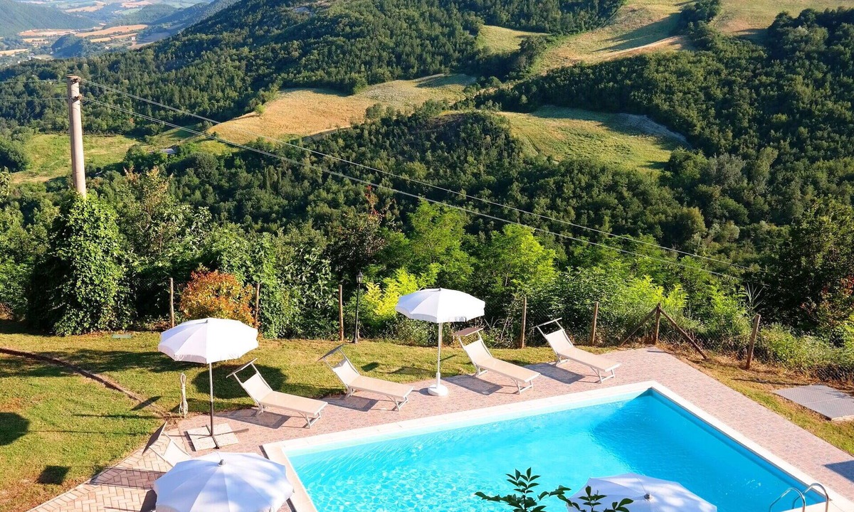 Acqualagna Villa | Stunning private villa with WIFI, private pool, TV, terrace and panoramic view, close to Urbino