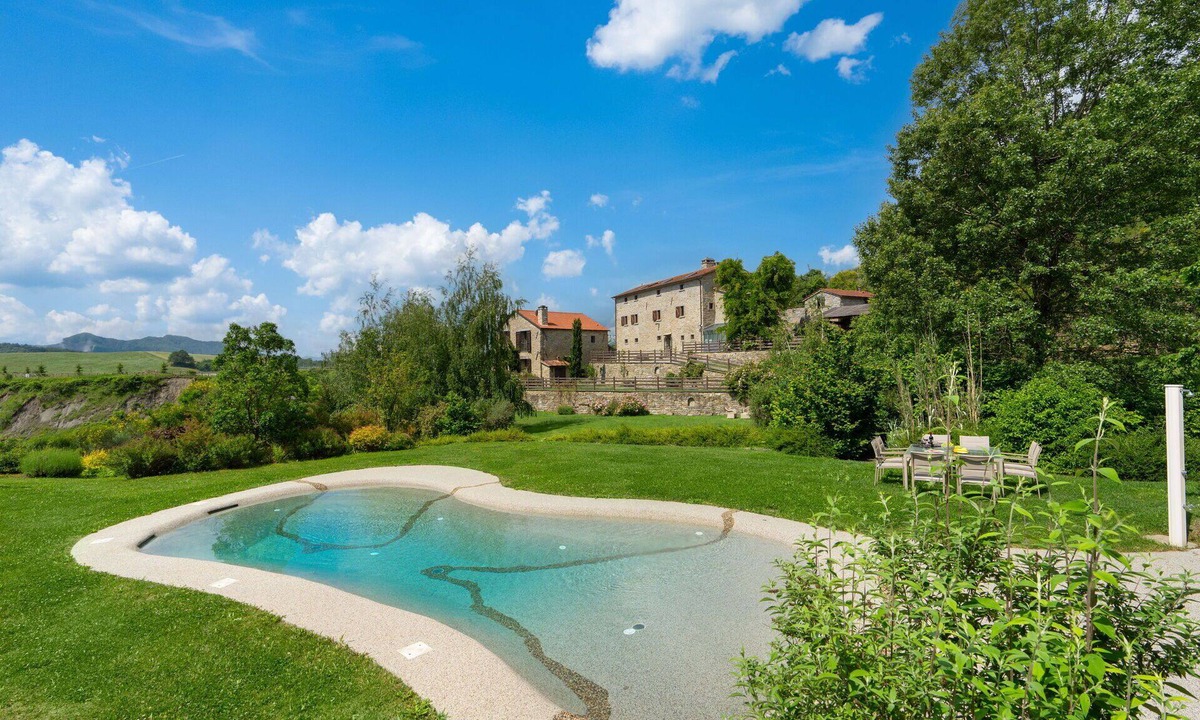 Firenzuola Villa | Stunning private villa for 18 people with WIFI, private pool, A/C, TV, patio and panoramic view