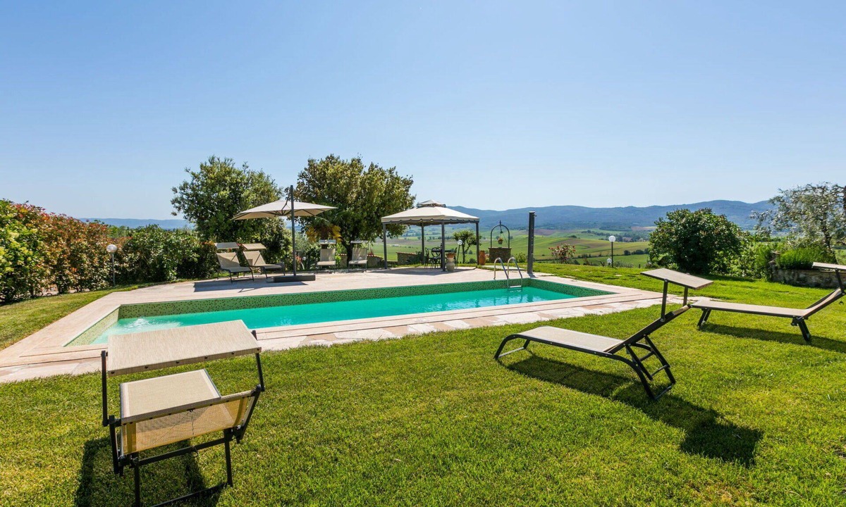 Colle di Val d'Elsa House | Stunning villa for 10 guests with WIFI, private pool, TV, patio and panoramic view