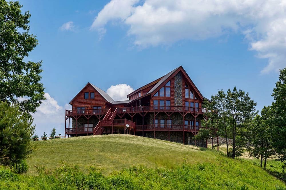Dobson Cabin | Stunning Vacation Rental for Unforgettable Family Glamping Trips in the Blue Ridge Mountains, North Carolina